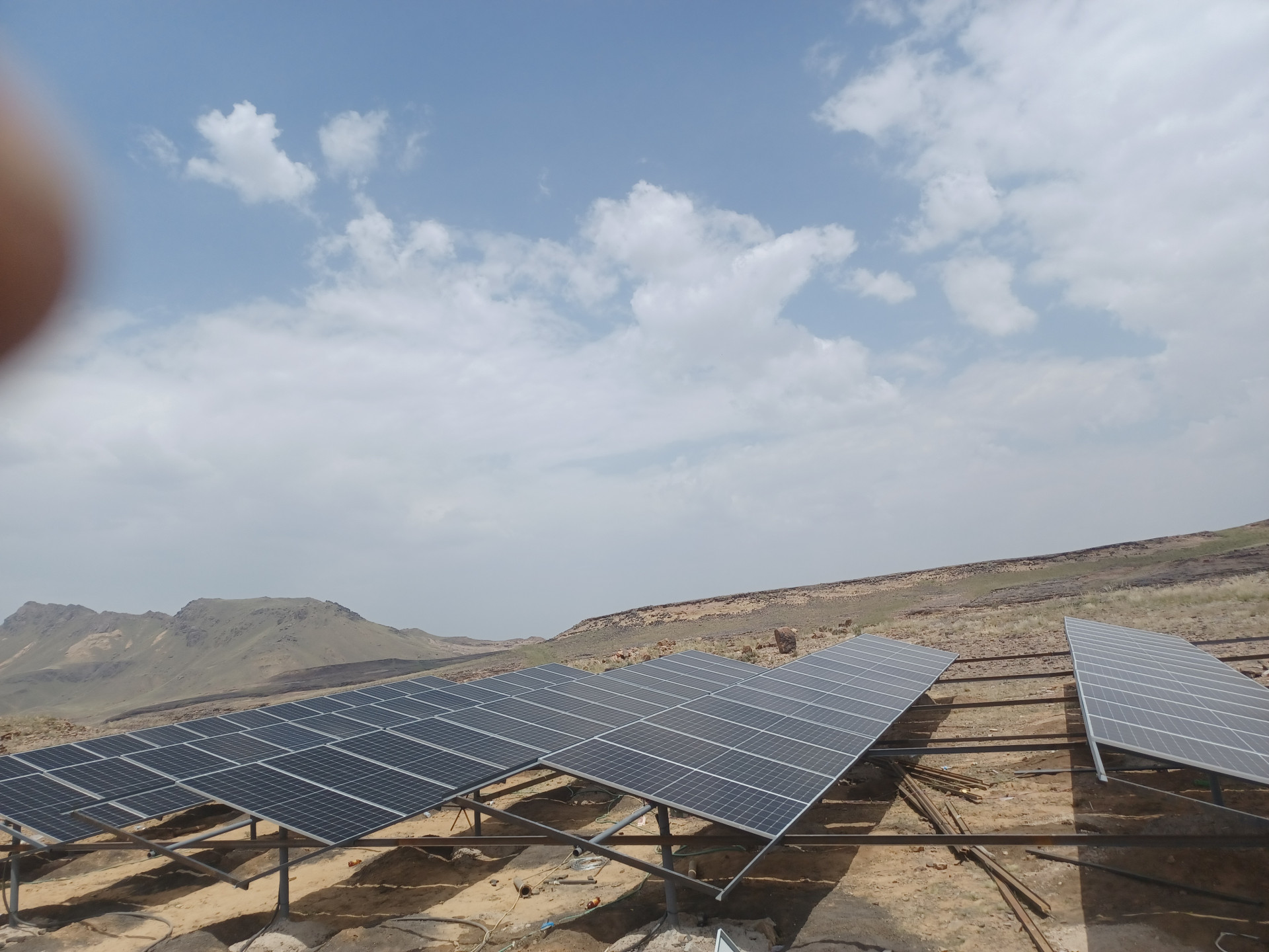 مصدر الهندسة للطاقة المتجددة تنجز مشروع نظام ضخ مياه بالطاقة الشمسية بقدرة 37 كيلو وات