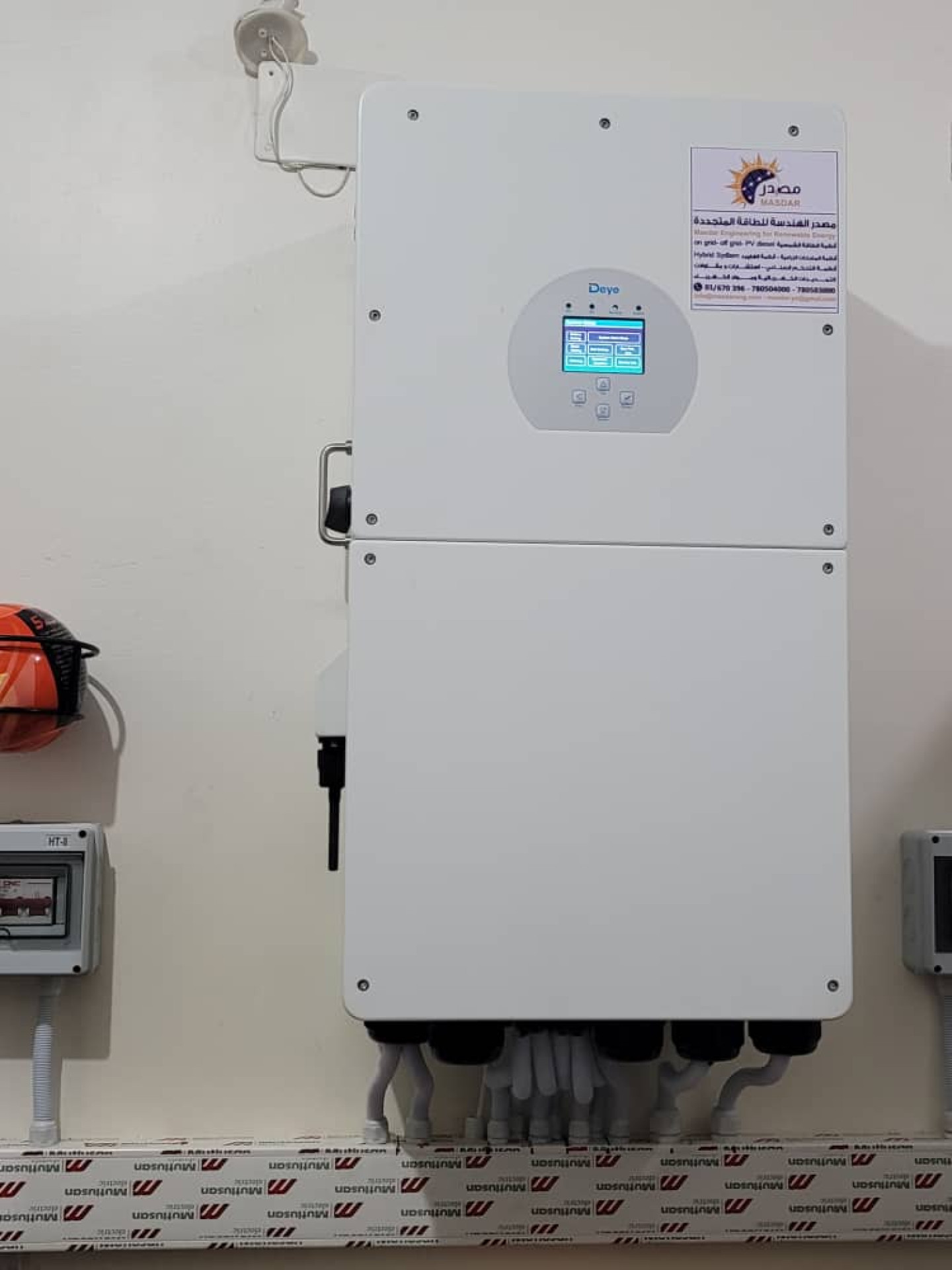 تركيب وتشغيل منظومة هجينة Deye بقدرة 18 كيلووات مع تخزين ليثيوم 20 كيلووات ساعة – شارع تعز، صنعاء، اليمن العميل: مركز د. سحر العودي